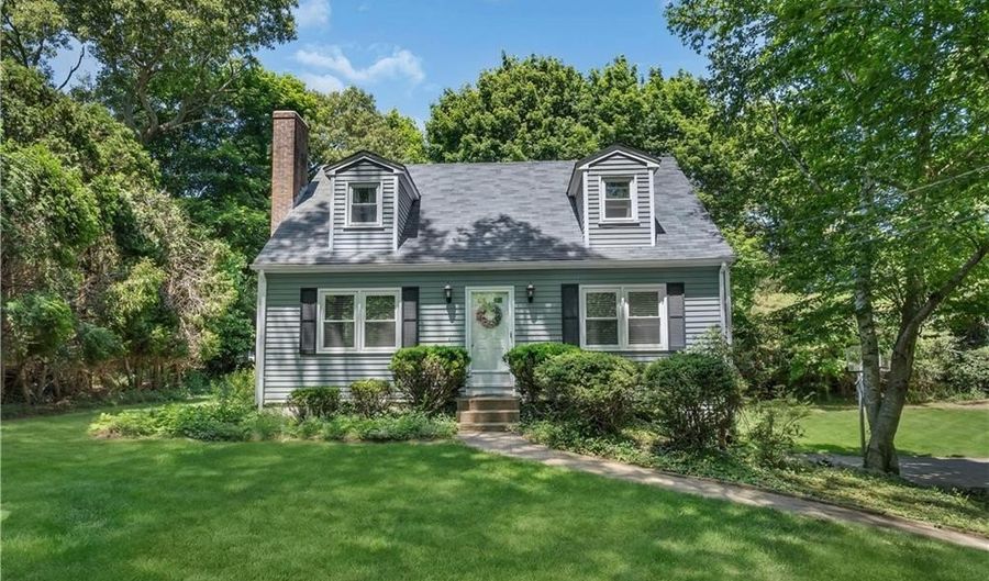 27 Fairway Dr, North Kingstown, RI 02852 - 3 Beds, 3 Bath