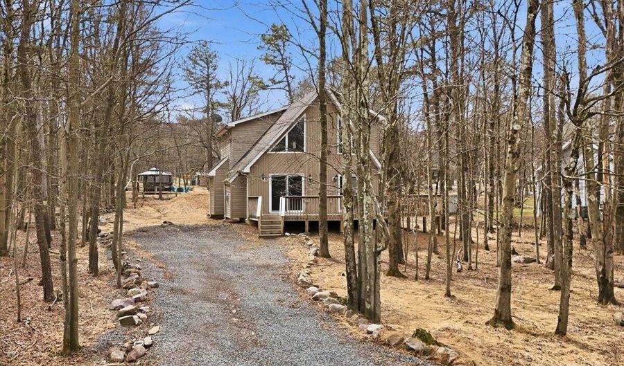 48 Hunt Trl, Albrightsville, PA 18210 - 3 Beds, 2 Bath