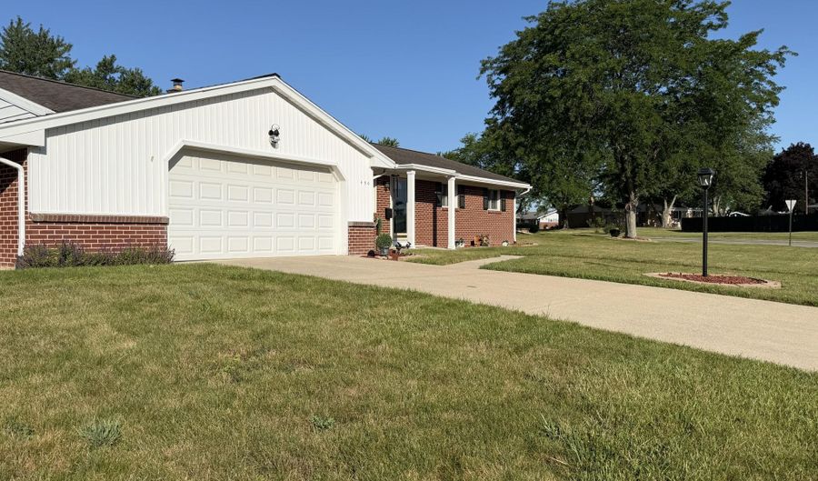 450 College Park Dr, Adrian, MI 49221 - 3 Beds, 2 Bath