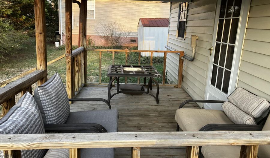 1526 W View St, Athens, TN 37303 - 3 Beds, 2 Bath