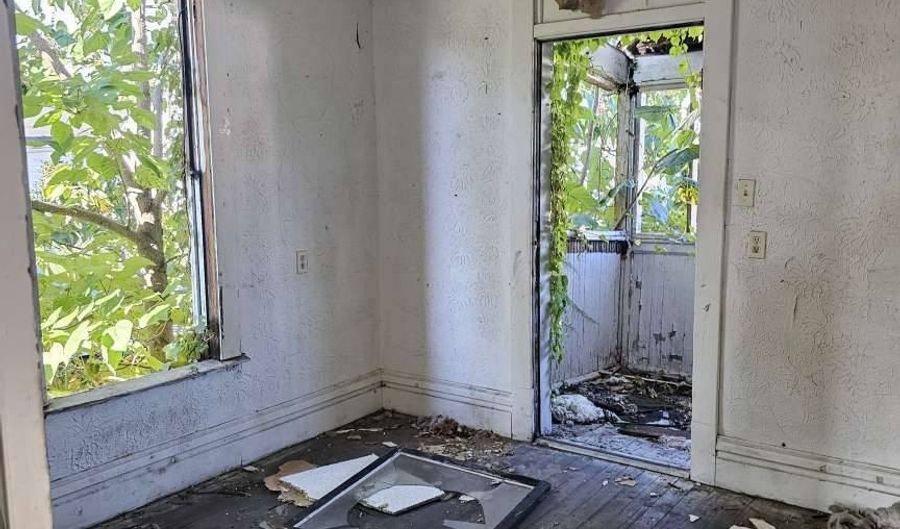 325 Ringo St, Ashland, KY 41101 - 4 Beds, 2 Bath