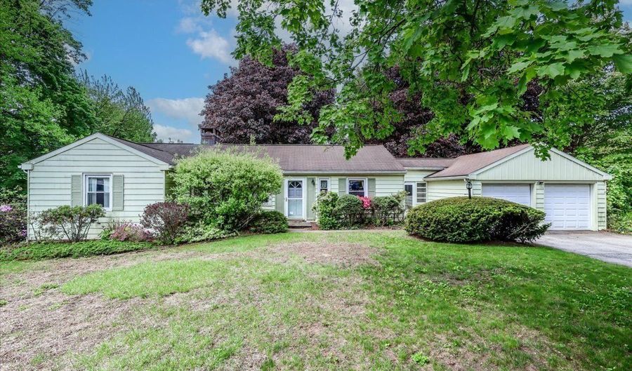 34 Valerie Ln, Danbury, CT 06811 - 2 Beds, 3 Bath