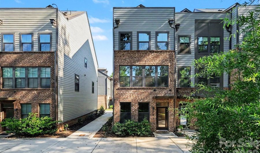 300 Twinflower Ln, Charlotte, NC 28205 - 3 Beds, 4 Bath