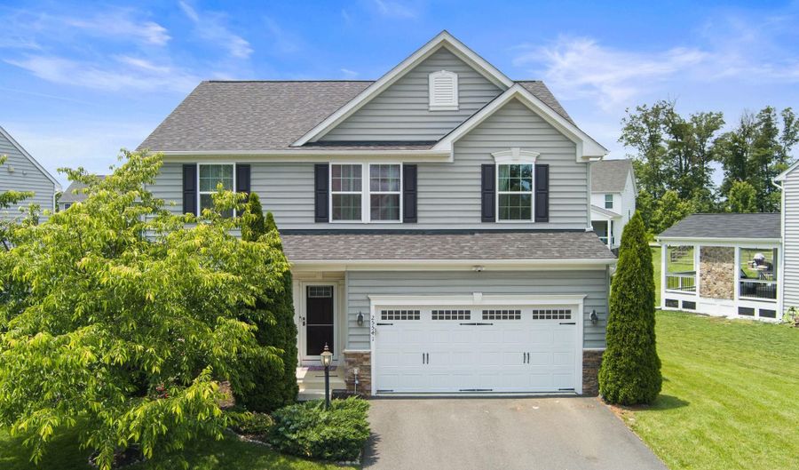 25541 EMERSON OAKS Dr, Aldie, VA 20105 - 4 Beds, 3 Bath
