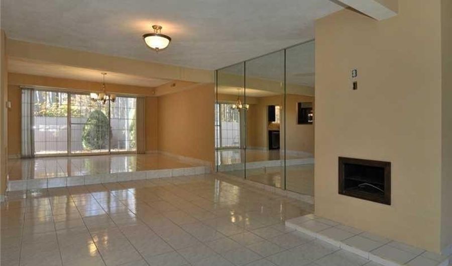 77 HOFFMAN Ave C, Cranston, RI 02920 - 3 Beds, 2 Bath