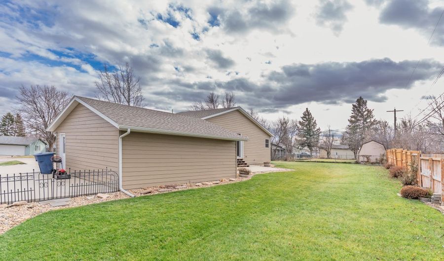2038 12th Ave, Belle Fourche, SD 57717 - 5 Beds, 2 Bath