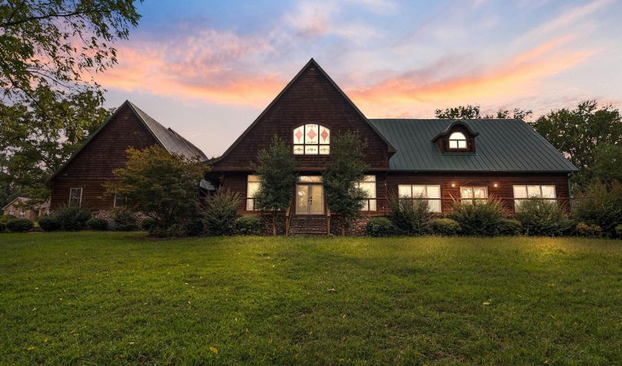 100 Plantation Ln, Batesville, AR 72501 - 5 Beds, 5 Bath