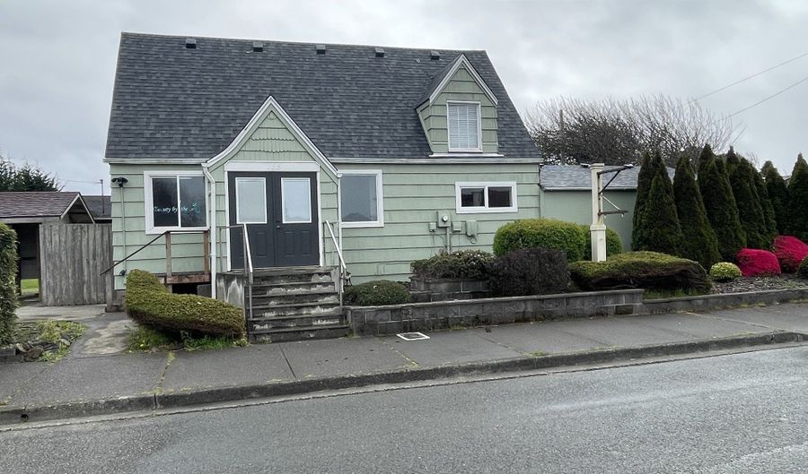 95 12TH St, Bandon, OR 97411 - 3 Beds, 2 Bath