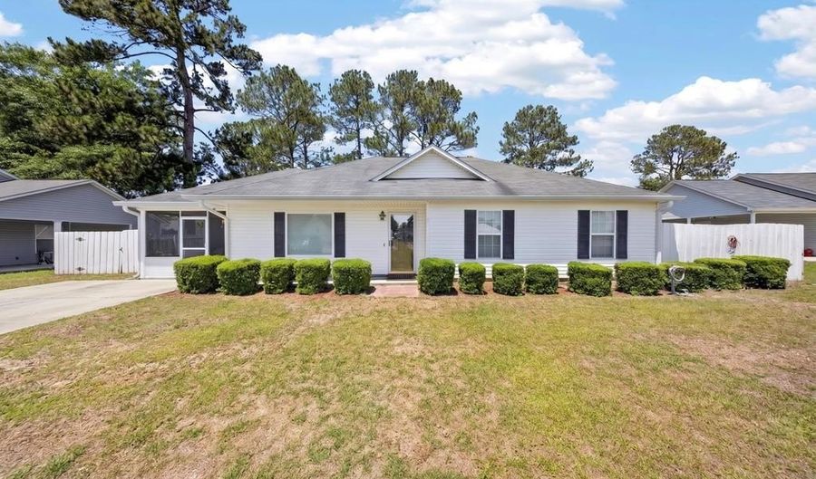 106 OKLAHOMA Cir, Adel, GA 31620 - 3 Beds, 2 Bath