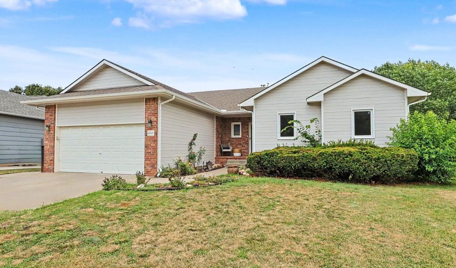 4260 N Rushwood Ct, Bel Aire, KS 67226 - 4 Beds, 3 Bath