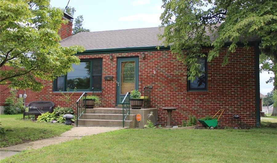 3 E Elm St, Alton, IL 62002 - 2 Beds, 2 Bath