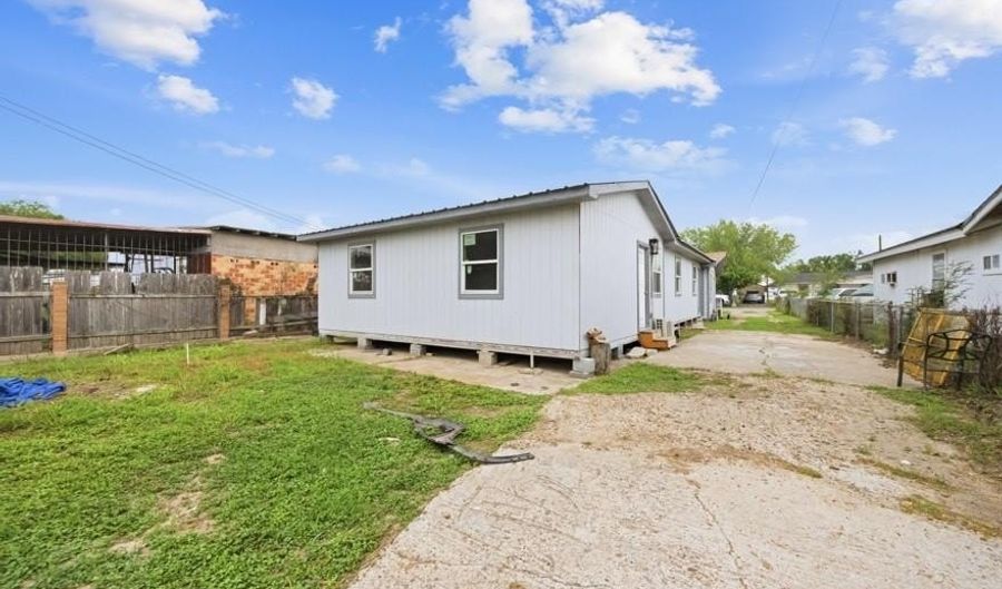 1239 W Ivy Ave, Alamo, TX 78516 - 3 Beds, 1 Bath