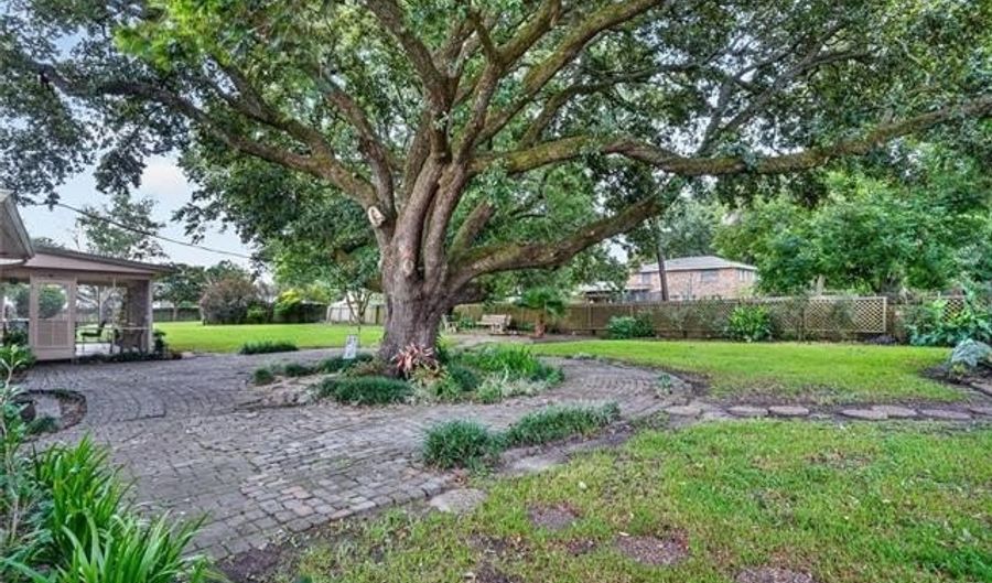 107 VICTORIA Dr, Belle Chasse, LA 70037 - 4 Beds, 3 Bath