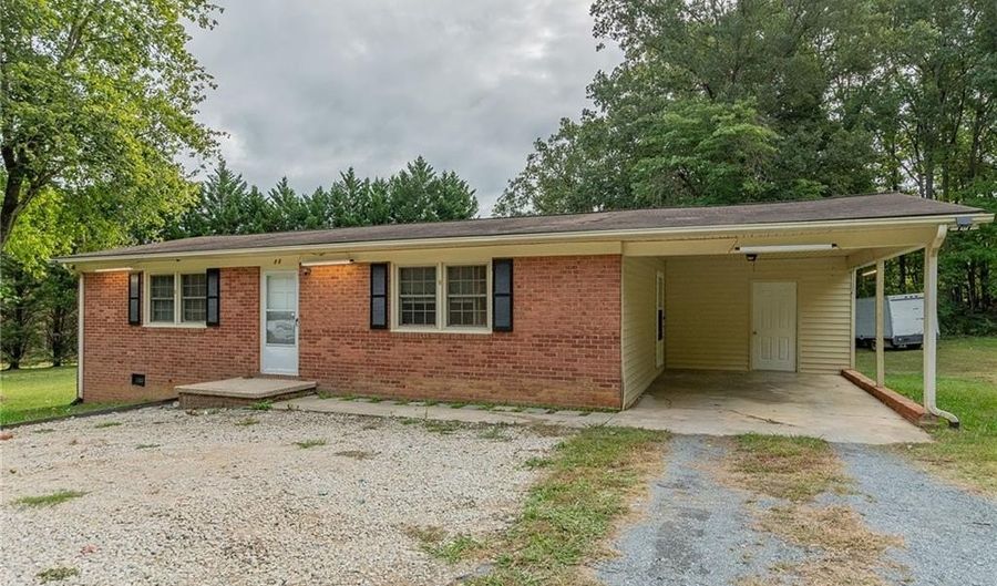 272 Cheyenne Cir, Asheboro, NC 27205 - 2 Beds, 1 Bath