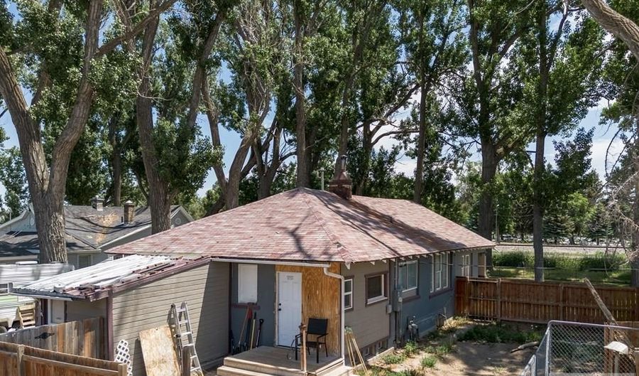 1565 NW Main St, Blackfoot, ID 83221 - 3 Beds, 2 Bath
