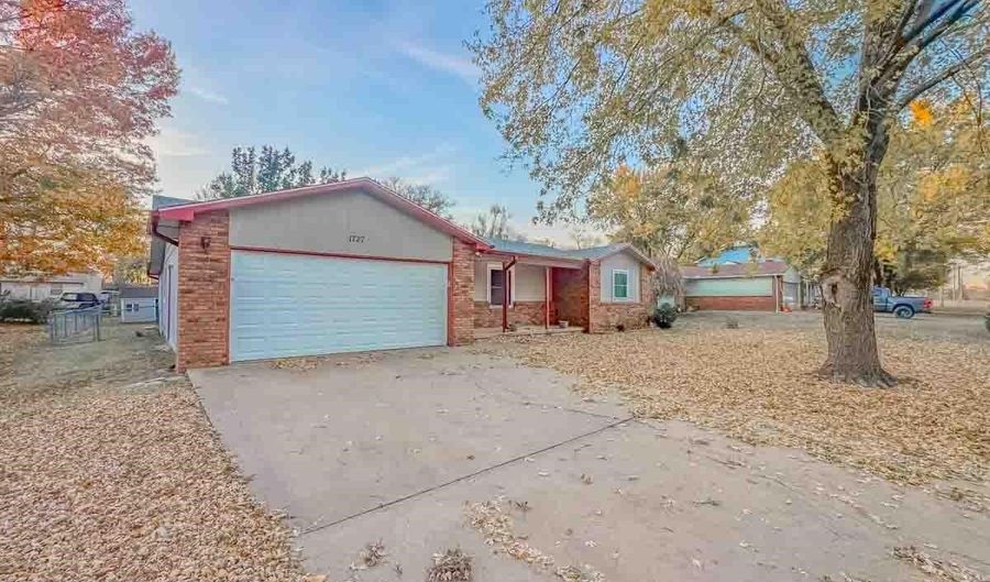 1727 N 10th St, Arkansas City, KS 67005 - 3 Beds, 2 Bath