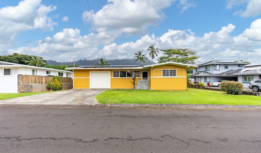 45-313 Nakuluai St, Kaneohe, HI 96744 - 3 Beds, 2 Bath