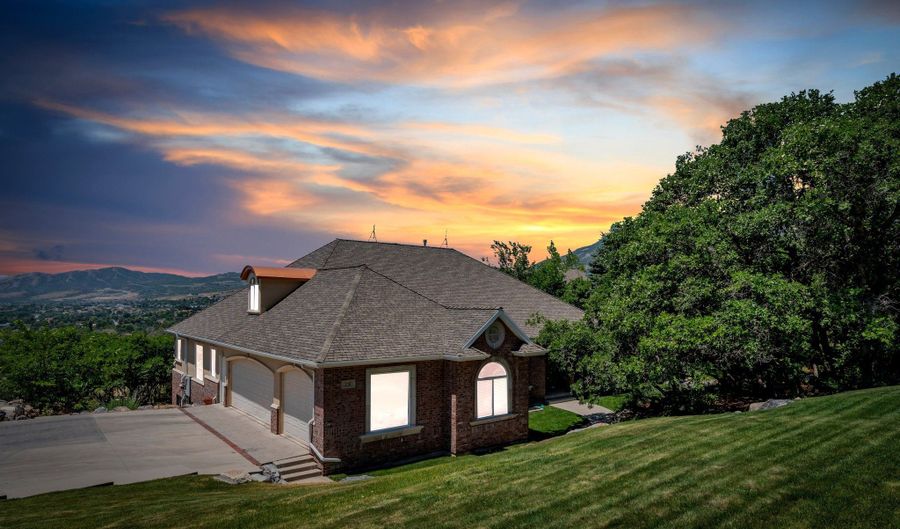 215 N BALD Mtn E, Alpine, UT 84004 - 8 Beds, 5 Bath