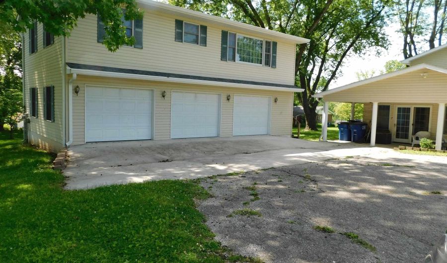 1702 Valley View Dr, Bedford, IN 47421 - 3 Beds, 4 Bath