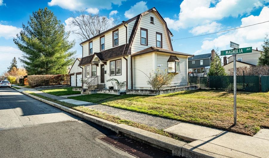 101 S GLENWOOD Ave, Aldan, PA 19018 - 3 Beds, 2 Bath