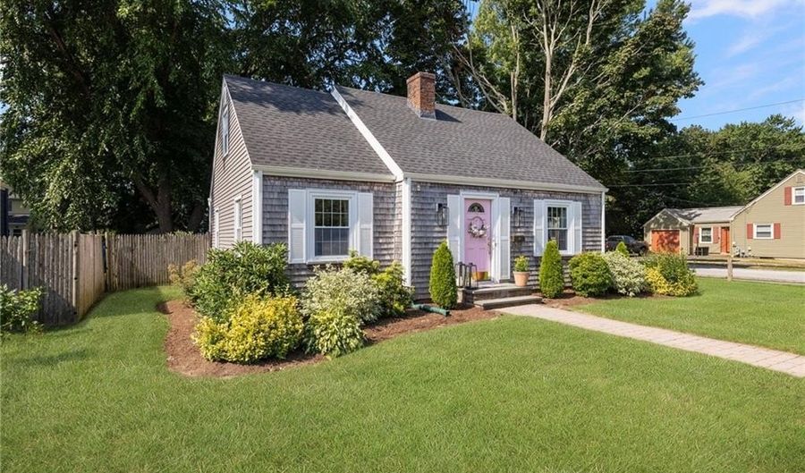 154 Chapmans Ave, Warwick, RI 02886 - 3 Beds, 2 Bath