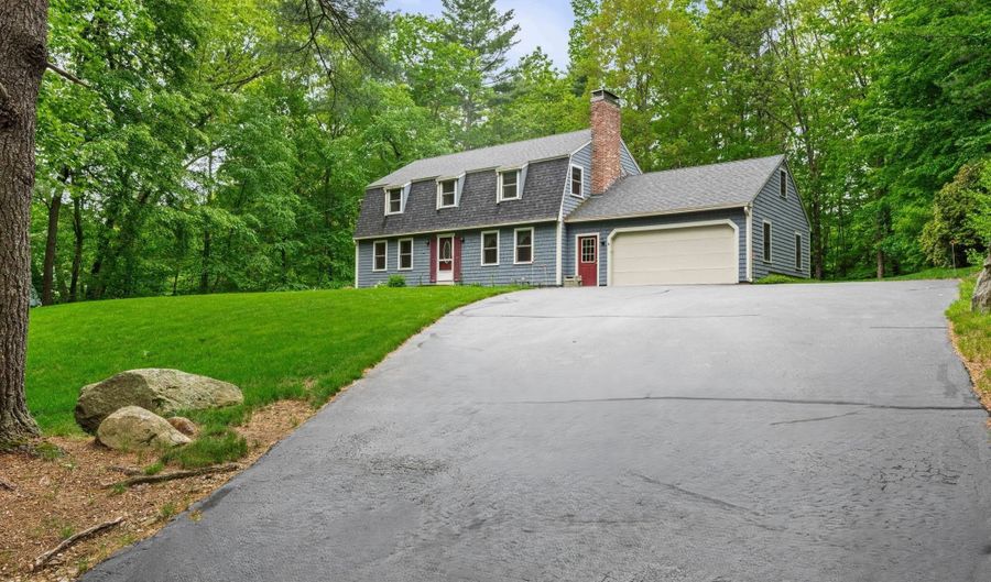 9 Candlewood Dr, Amherst, NH 03031 - 4 Beds, 3 Bath