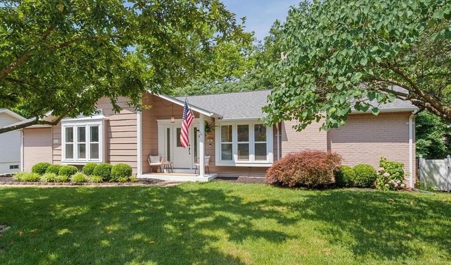 447 Maymont Dr, Ballwin, MO 63011 - 3 Beds, 2 Bath