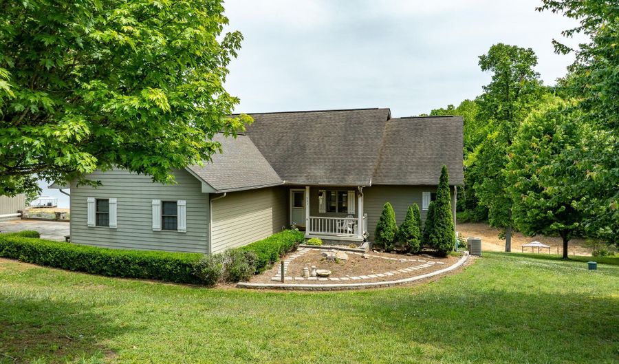 937 Muskogee Ln, Bean Station, TN 37708 - 4 Beds, 4 Bath