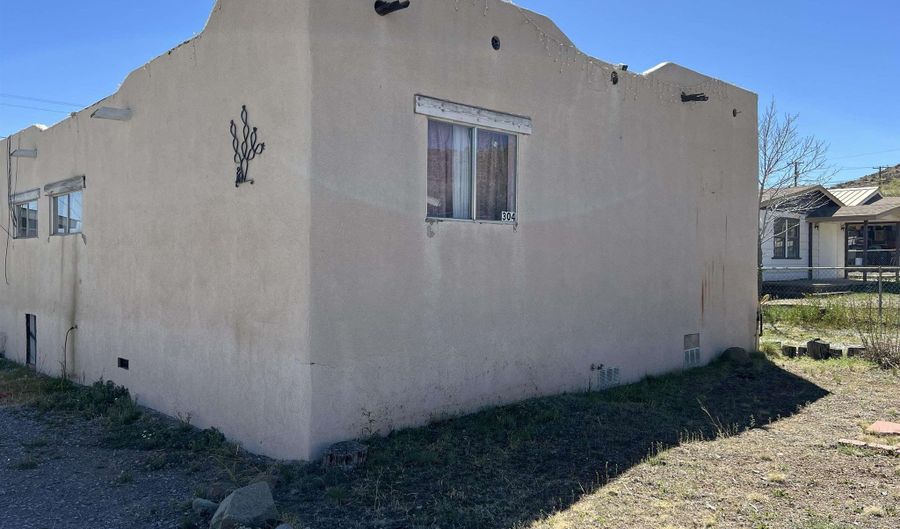304 Stewart St, Bayard, NM 88023 - 3 Beds, 2 Bath