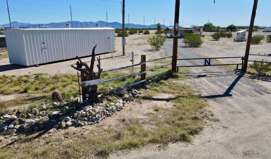 32473 Avenue 42 E, Bouse, AZ 85325 - 2 Beds, 1 Bath