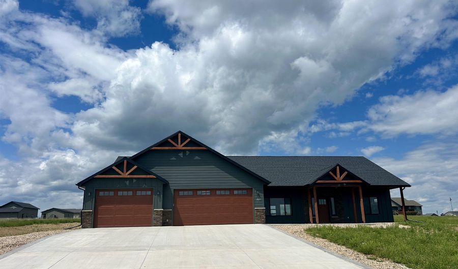 19225 Double Tree Cir, Belle Fourche, SD 57717 - 4 Beds, 3 Bath