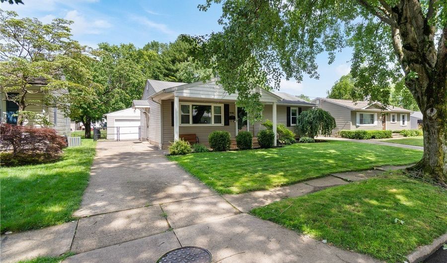 1086 Terrell Dr, Akron, OH 44313 - 3 Beds, 2 Bath