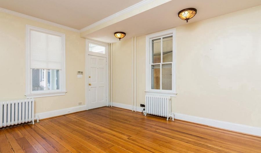 151 DUKE OF GLOUCESTER St, Annapolis, MD 21401 - 4 Beds, 4 Bath