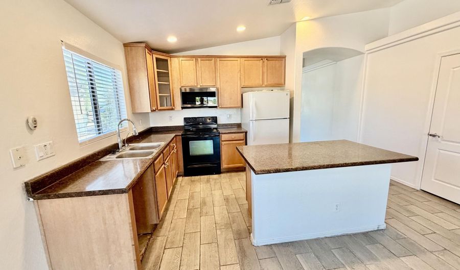 1880 E KACHINA Dr, Casa Grande, AZ 85122 - 4 Beds, 2 Bath