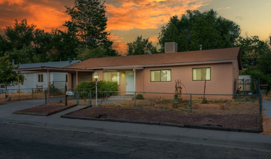 820 Maddox Ave, Aztec, NM 87410 - 3 Beds, 1 Bath
