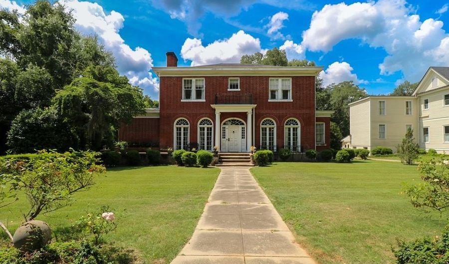 616 Broughton St, Bainbridge, GA 39817 - 5 Beds, 4 Bath
