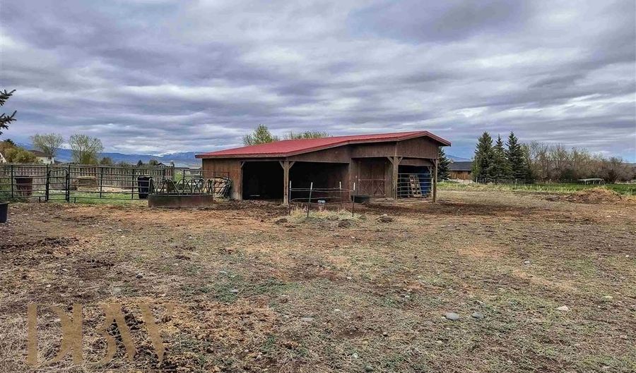 39 N 41st St N, Cody, WY 82414 - 5 Beds, 3 Bath