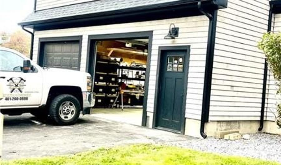 216 Maple Ave, Barrington, RI 02806 - 1 Beds, 1 Bath