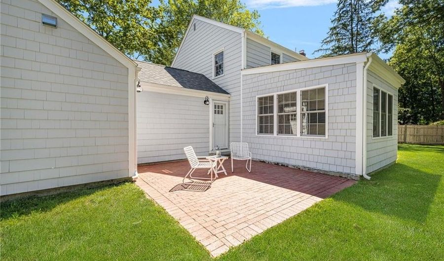 5 Lee Rd, Barrington, RI 02806 - 3 Beds, 3 Bath