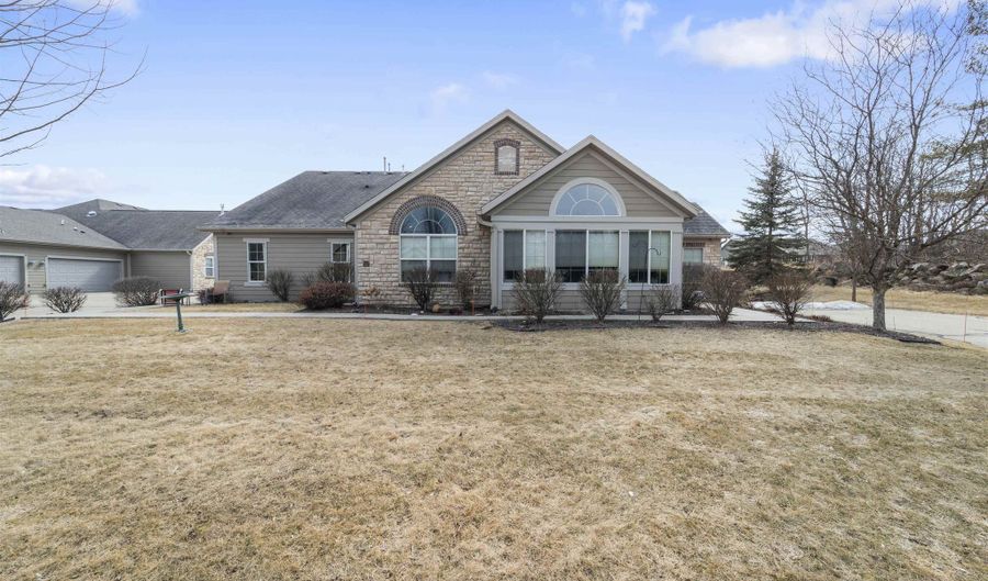 53 Harvest Way, Fitchburg, WI 53711 - 2 Beds, 2 Bath