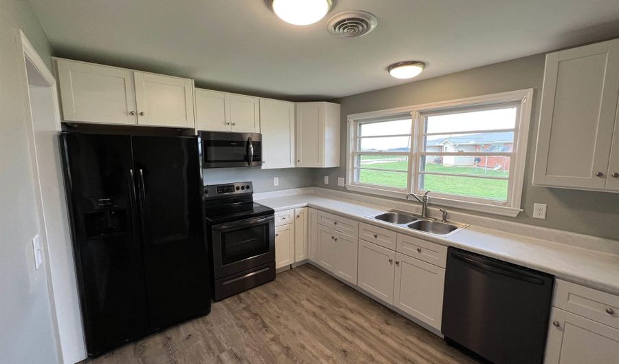 12055 Lawngate Rd L, Athens, AL 35611 - 3 Beds, 2 Bath