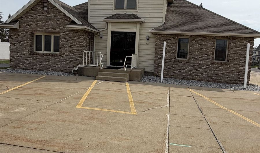 300 N Wayne St, Angola, IN 46703 - 0 Beds, 3 Bath