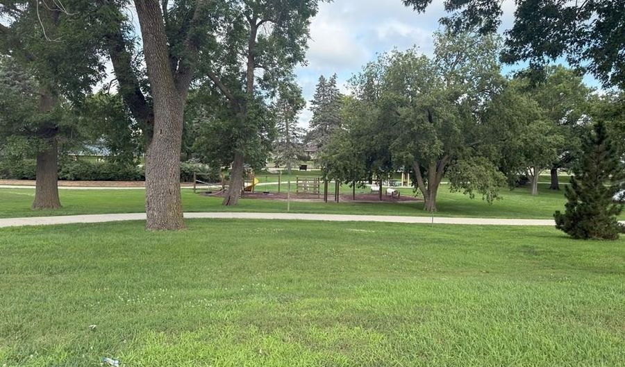 1420 8th St, Aurora, NE 68818 - 3 Beds, 2 Bath
