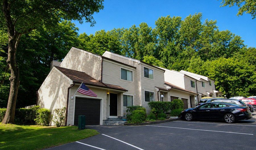 40 Huntington Ct 40, Bethel, CT 06801 - 2 Beds, 2 Bath