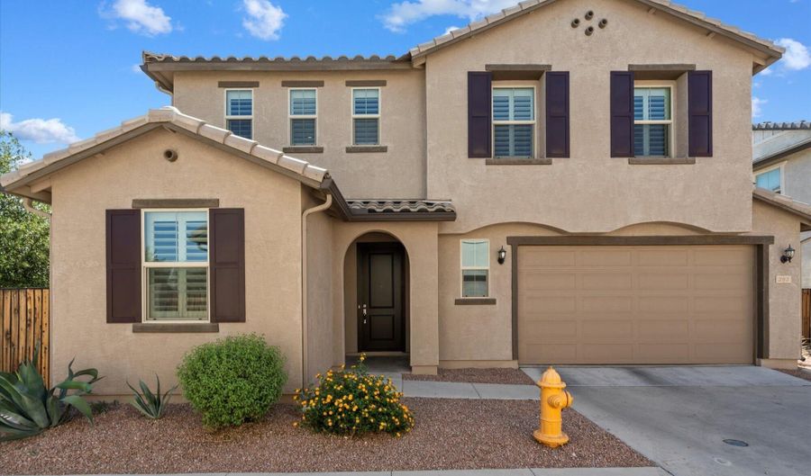 203 E ROADRUNNER Dr, Chandler, AZ 85286 - 3 Beds, 4 Bath