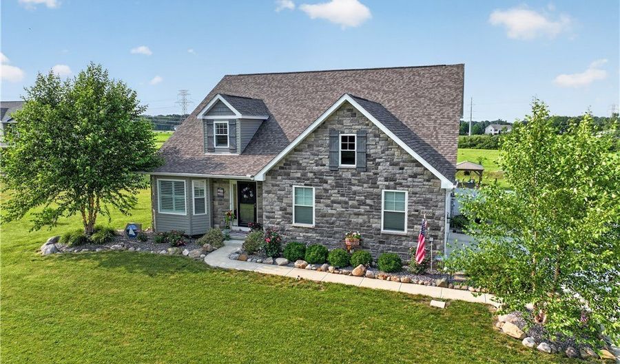 48600 Middle Ridge Rd, Amherst, OH 44001 - 3 Beds, 3 Bath