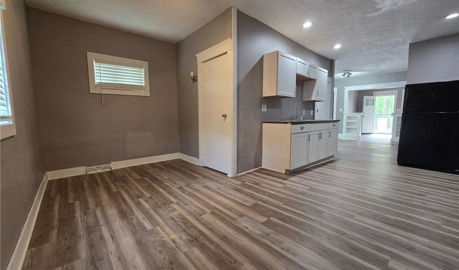 638 Fern St, Akron, OH 44307 - 3 Beds, 1 Bath