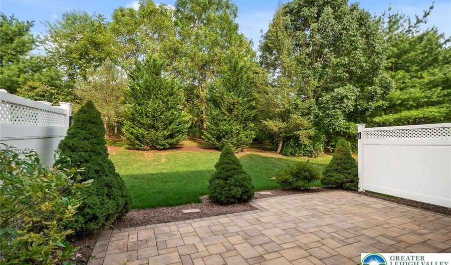 5502 Tanglewood Ln, Allentown, PA 18106 - 3 Beds, 3 Bath