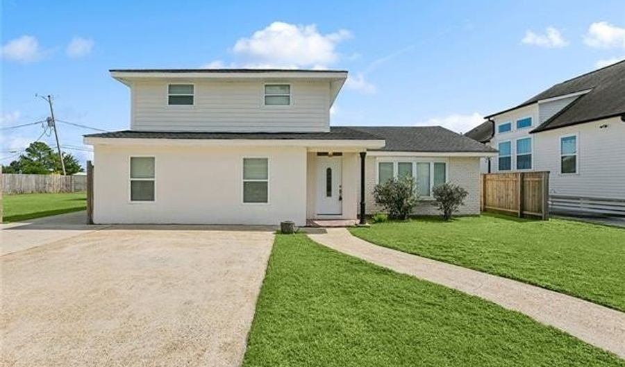 1107 PERRIN Dr, Arabi, LA 70032 - 4 Beds, 4 Bath