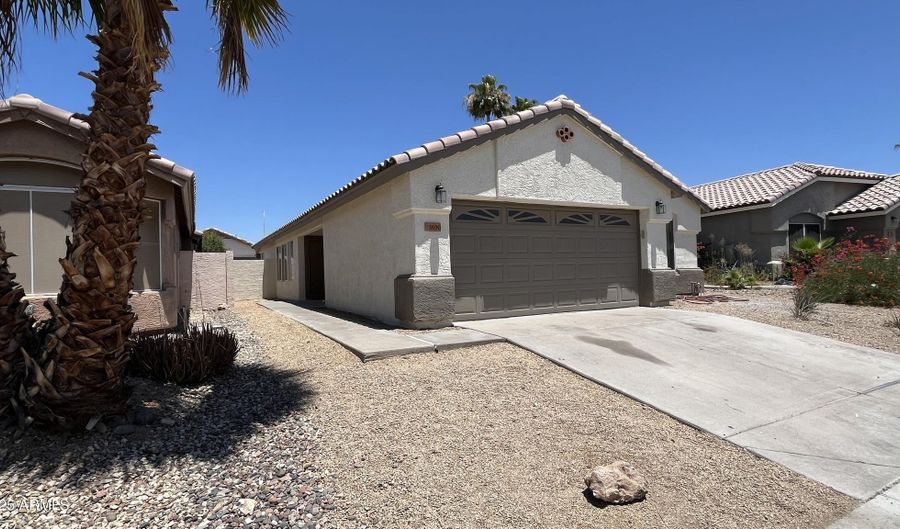 1690 E COUNTRYWALK Ln, Chandler, AZ 85225 - 3 Beds, 2 Bath
